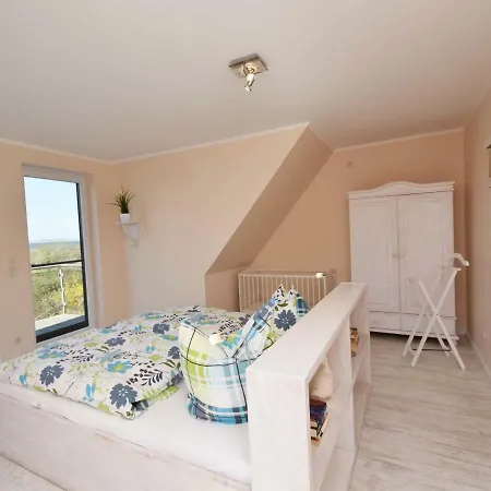 Boddenbrise Mit Hiddenseeblick Holiday home Vieregge