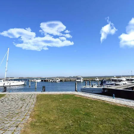 Holiday home Boddenbrise Mit Hiddenseeblick Vieregge