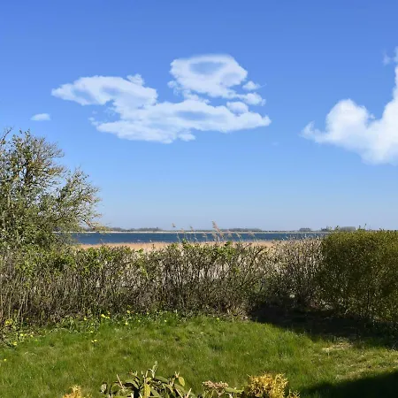 Boddenbrise Mit Hiddenseeblick * Vieregge